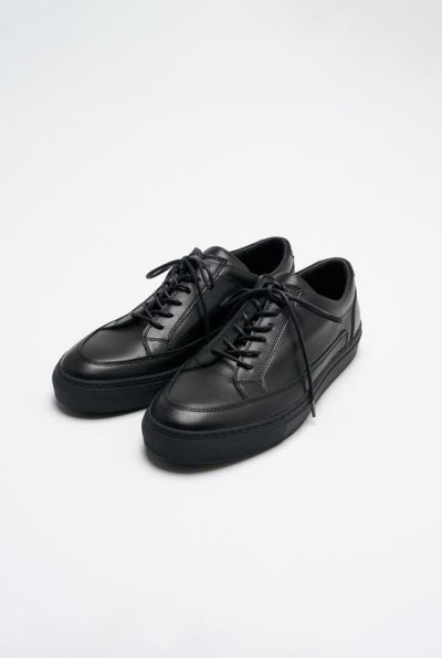 low cut leather sneaker［black］